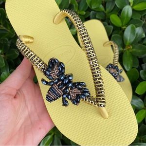 SOLD OUT - No longer available. BEE 🐝 Havaianas Flip Flops BRAND NEW